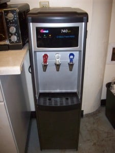 Bottleless water dispenser