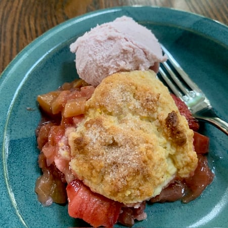 Strawberry_Rhubarb_Cobbler