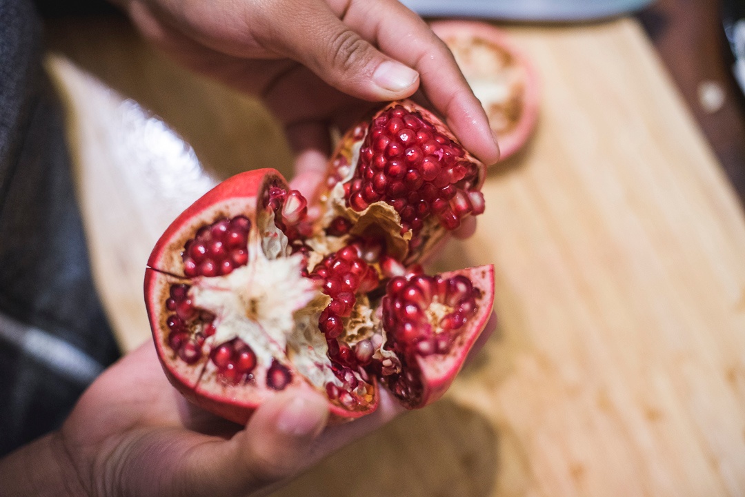 pomegranate_cutting5_1080px