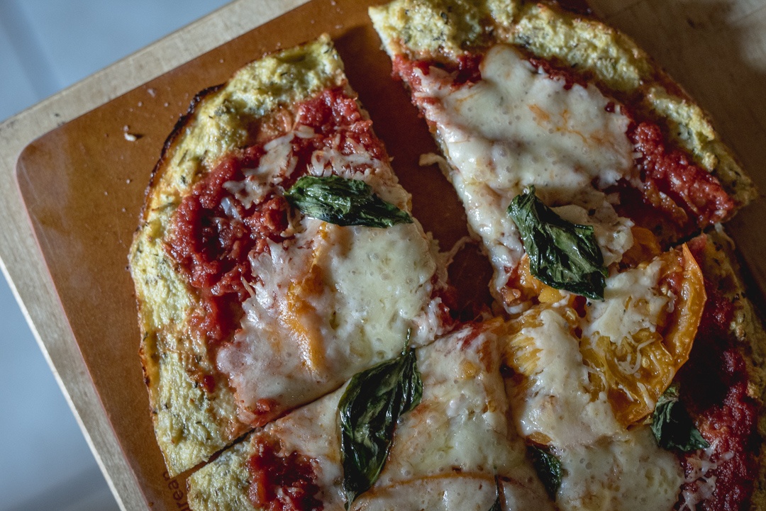 cauliflower_pizza_crust_4_bake2_1080px