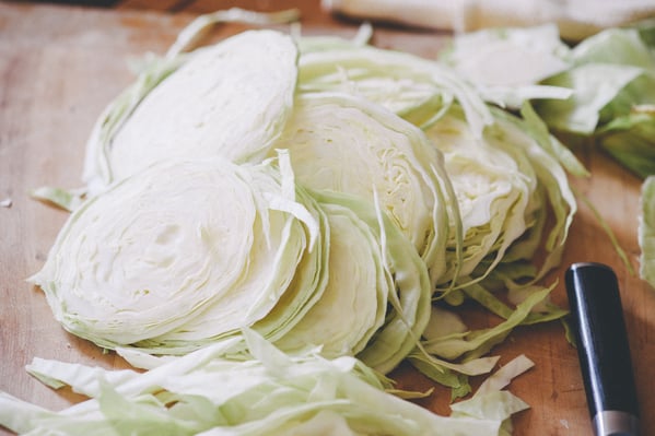 sauerkraut_2_slicing_cabbage1_1080px
