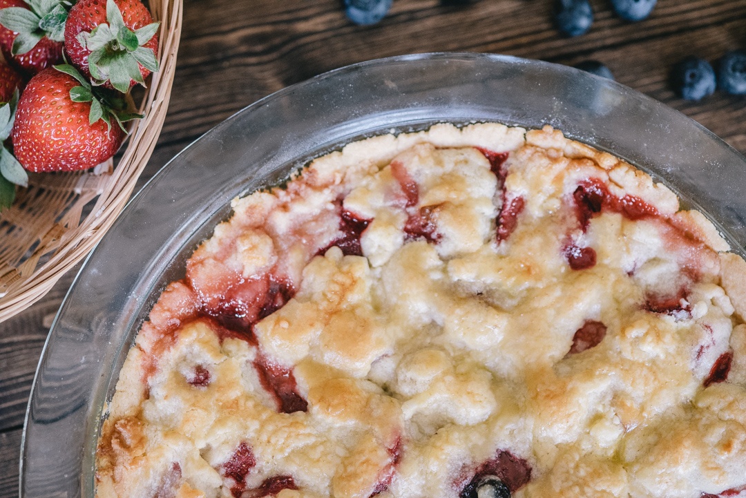 blueberry and strawberry pie